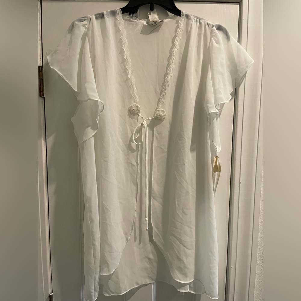 Val Mode Lingerie women’s Vintage lingerie sheer robe. NWT. Lace/ beaded Medium